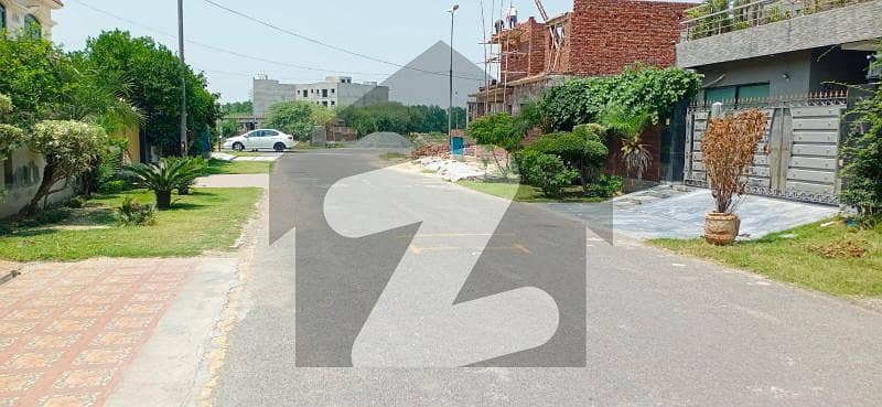 ایڈن سٹی - بلاک بی ایڈن سٹی,ایڈن,لاہور میں 10 مرلہ رہائشی پلاٹ 2.25 کروڑ میں برائے فروخت۔
