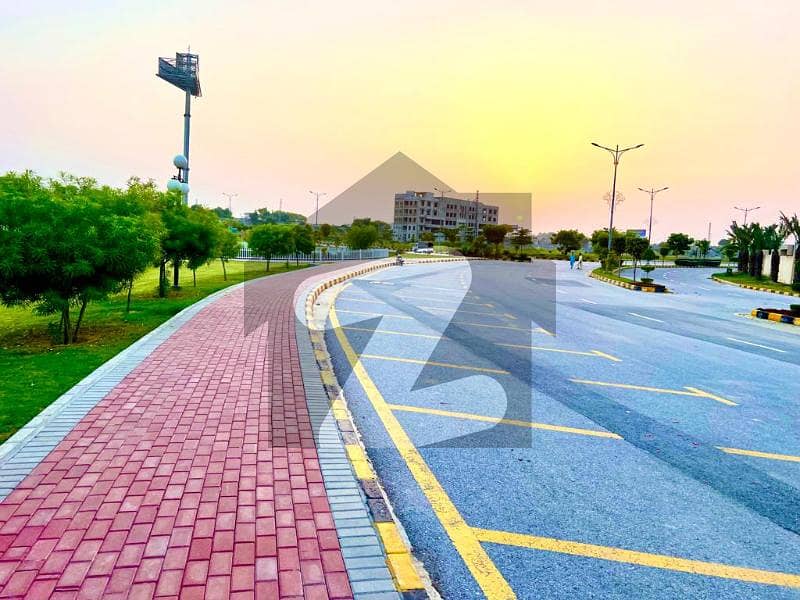 فیصل ٹاؤن - ایف ۔ 18 اسلام آباد میں 14 مرلہ رہائشی پلاٹ 1.8 کروڑ میں برائے فروخت۔