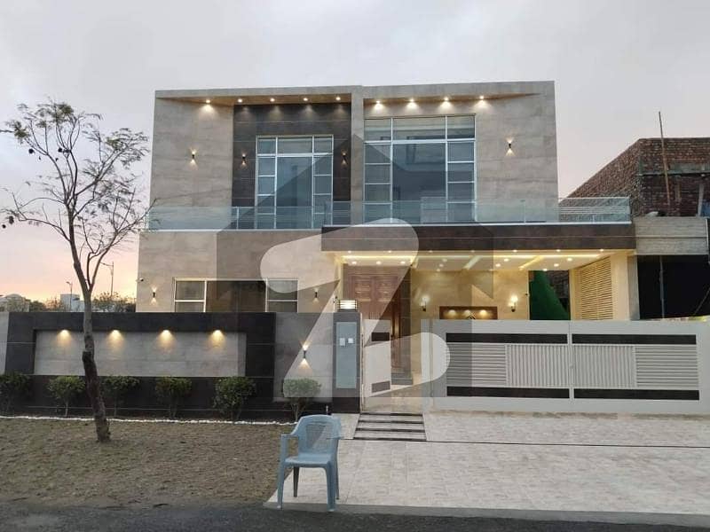 1 Kanal Modern house for Rent Hot location Reasonable in Market