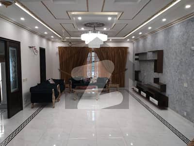 ویلینشیاء ہاؤسنگ سوسائٹی لاہور میں 6 کمروں کا 2 کنال مکان 9.9 کروڑ میں برائے فروخت۔
