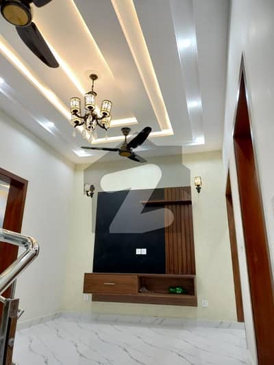 بحریہ ٹاؤن سیکٹرڈی بحریہ ٹاؤن,لاہور میں 2 کمروں کا 7 مرلہ بالائی پورشن 40.0 ہزار میں کرایہ پر دستیاب ہے۔