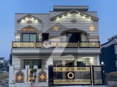 فیصل ٹاؤن - ایف ۔ 18 اسلام آباد میں 5 کمروں کا 7 مرلہ مکان 3.4 کروڑ میں برائے فروخت۔