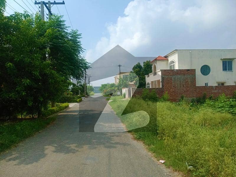 1 KANAL BUILDER LOCATION PLOT FOR SALE NEAR TO PARK IN STATE LIFE HOUSING SOCIETY LAHORE