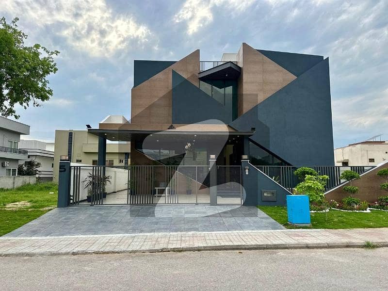 Ultra Moderan Designer House For Sale