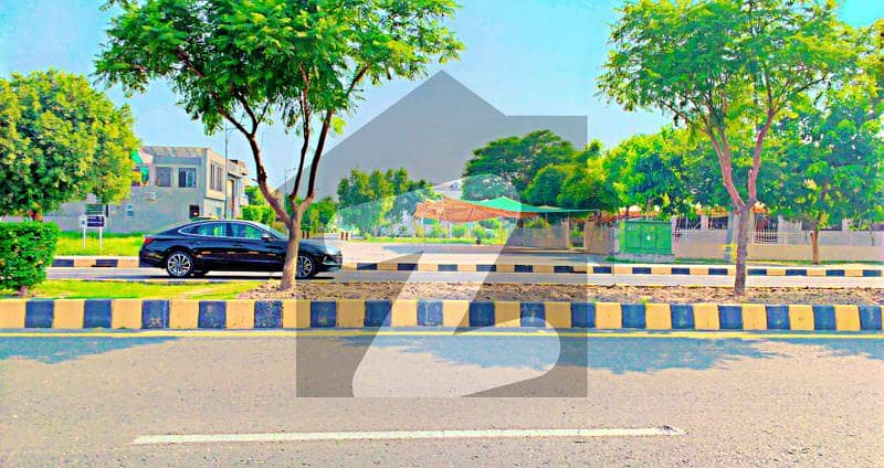 20 Marla Plot No Near In Block ( 549 S ) Surrounding Houses Reasonable Price For Sale DHA Lahore