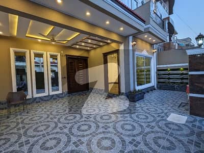 جوہر ٹاؤن فیز 1 جوہر ٹاؤن,لاہور میں 5 کمروں کا 10 مرلہ مکان 4.4 کروڑ میں برائے فروخت۔ جوہر ٹاؤن فیز 1 جوہر ٹاؤن,لاہور میں 5 کمروں کا 10 مرلہ مکان 4.4 کروڑ میں برائے فروخت۔