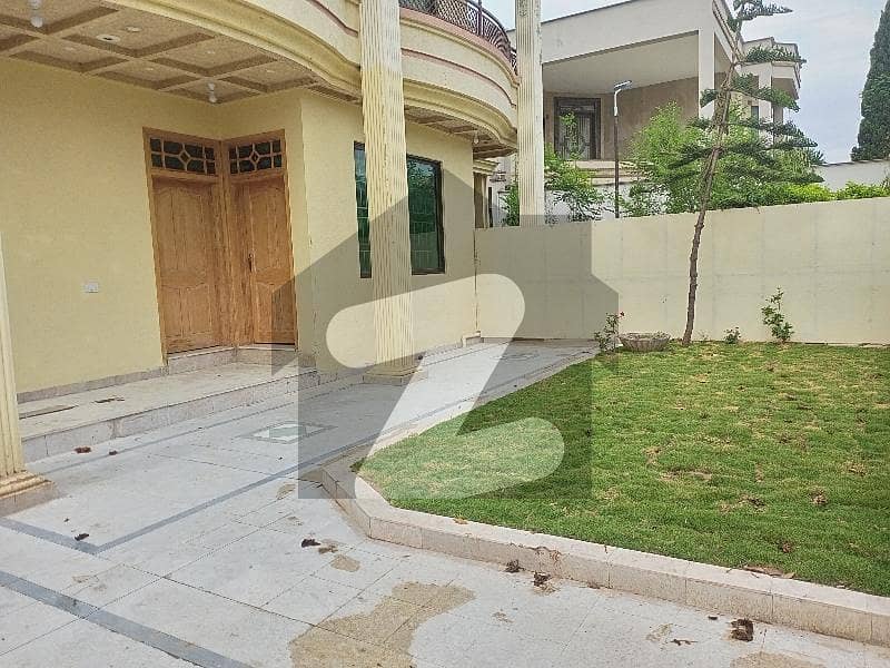 666 sq yd Independent Ground Portion For Rent