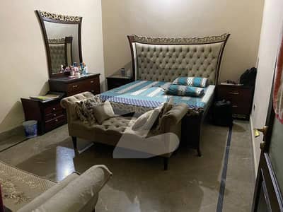 کچہری روڈ ملتان میں 7 کمروں کا 9 مرلہ مکان 3.5 کروڑ میں برائے فروخت۔