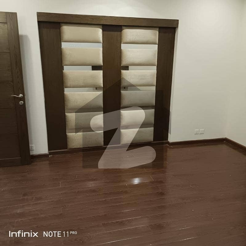 ڈی ایچ اے فیز 5 ڈیفنس (ڈی ایچ اے),لاہور میں 5 کمروں کا 10 مرلہ مکان 2.0 لاکھ میں کرایہ پر دستیاب ہے۔