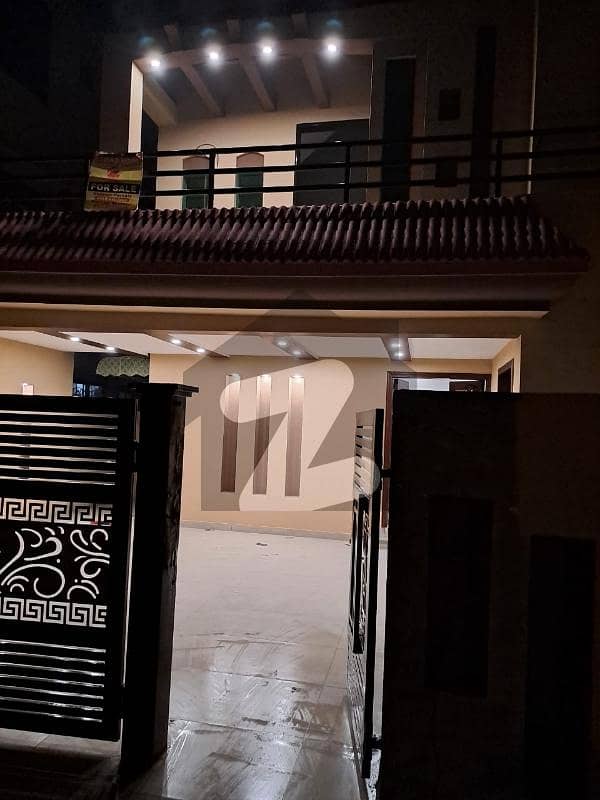 بحریہ ٹاؤن جاسمین بلاک بحریہ ٹاؤن سیکٹر سی,بحریہ ٹاؤن,لاہور میں 5 کمروں کا 10 مرلہ مکان 3.7 کروڑ میں برائے فروخت۔