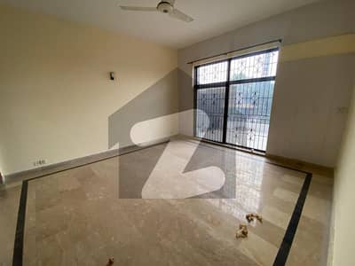 ڈی ایچ اے فیز 1 ڈیفنس (ڈی ایچ اے),لاہور میں 5 کمروں کا 1 کنال مکان 2.1 لاکھ میں کرایہ پر دستیاب ہے۔