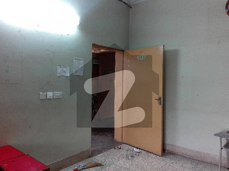ماڈل ٹاؤن ۔ بلاک جی ماڈل ٹاؤن,لاہور میں 5 کمروں کا 2 کنال مکان 13.0 کروڑ میں برائے فروخت۔