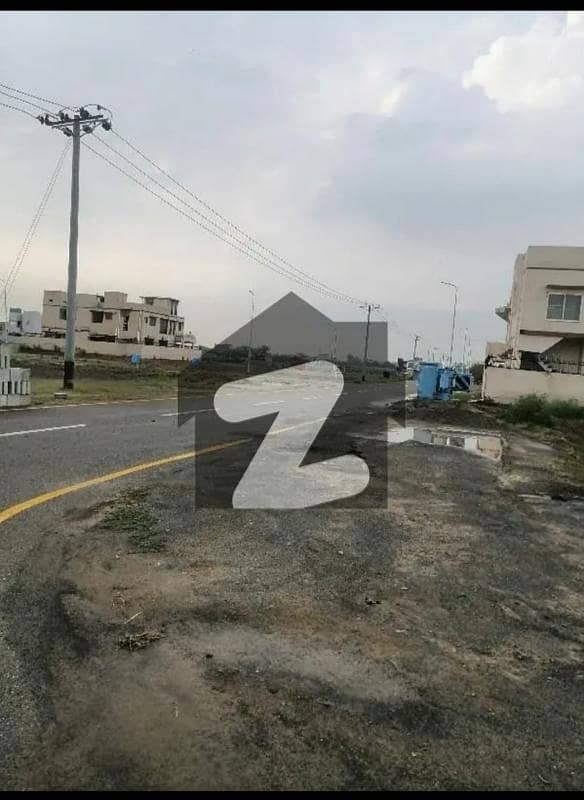 5 marla plot for sale in paragon city lahore