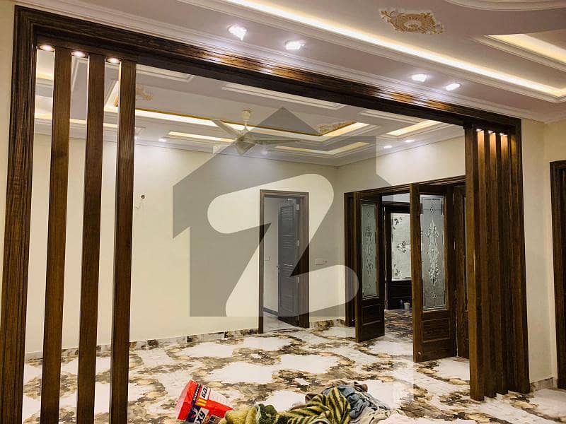 گرین سٹی لاہور میں 5 کمروں کا 1 کنال مکان 8.5 کروڑ میں برائے فروخت۔