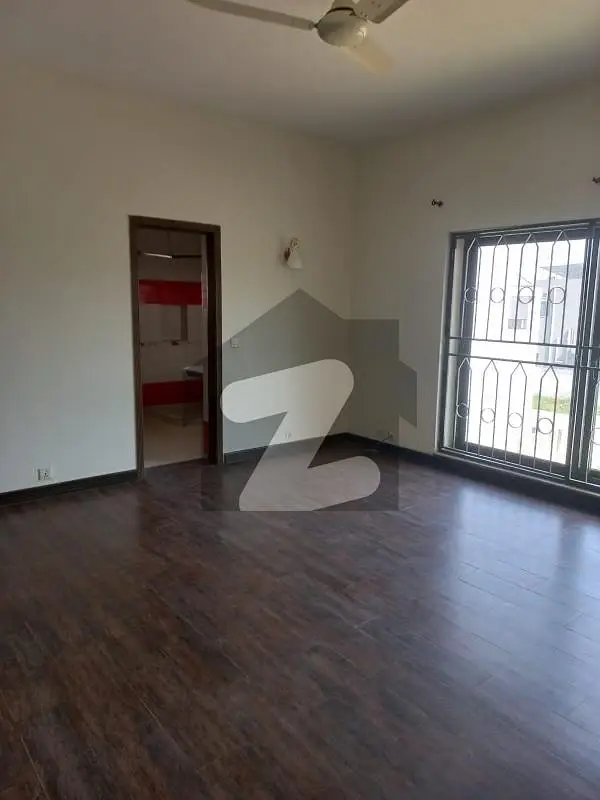 1 KANAL FULL LUXURY UPPER PORTION WITH SEPARATE ENTRANCE AVAILABLE FOR RENT IN DHA PHASE 6