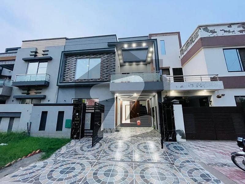 Low Budget 5 Marla Brand New Luxury House With Double Sided Gate Available For Sale In Bahria Town Lahore.