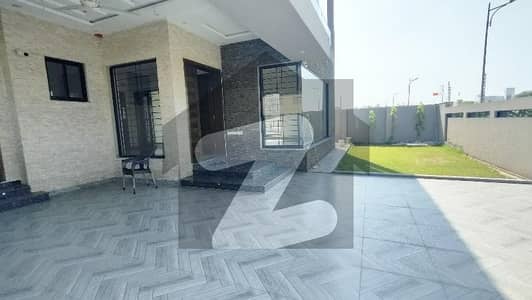 1 Kanal Modern Design Slightly Use Bungalow WITH BASEMENT Available For Rent