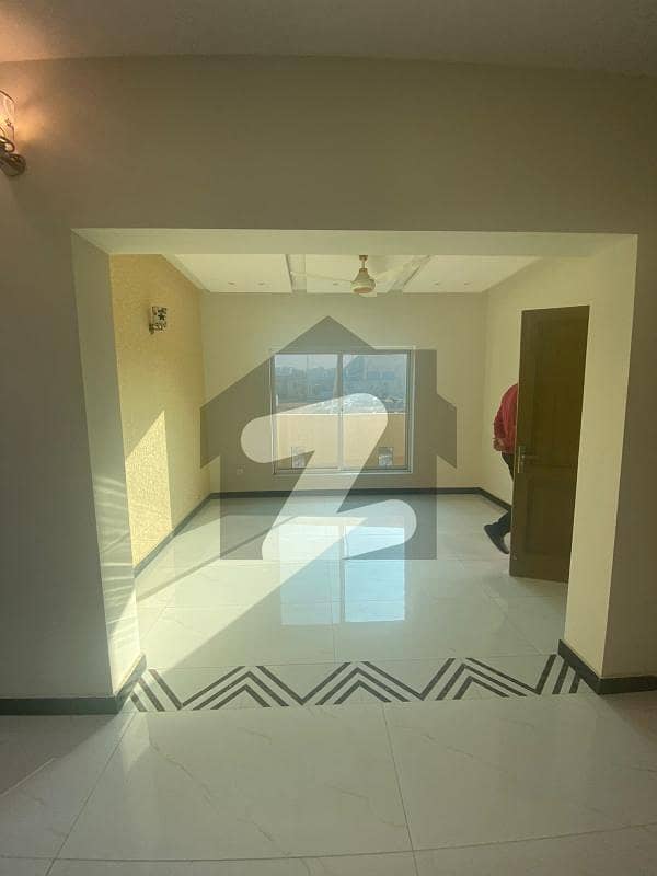 PRIME LOCATION NEW KANAL UPPER PORTION AVAIL AVAIL FOR RENT