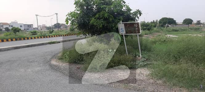 Near Main Road DHA 5 Marla Plot Available For Sale In 9 Town Block D |