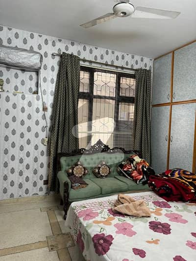 ماڈل ٹاؤن ایکسٹینشن ماڈل ٹاؤن,لاہور میں 6 کمروں کا 1 کنال مکان 6.5 کروڑ میں برائے فروخت۔