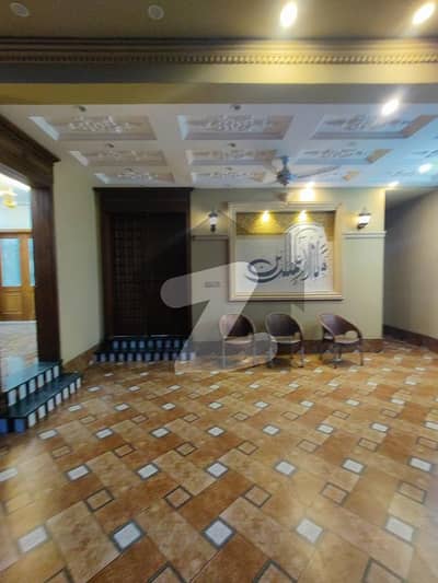 ایل ڈی اے ایوینیو ۔ بلاک جے ایل ڈی اے ایوینیو,لاہور میں 6 کمروں کا 10 مرلہ مکان 2.95 کروڑ میں برائے فروخت۔