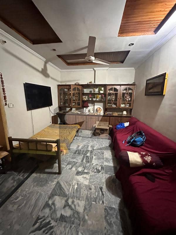 چکلالہ سکیم 3 چکلالہ سکیم,راولپنڈی میں 2 کمروں کا 6 مرلہ زیریں پورشن 24.0 ہزار میں کرایہ پر دستیاب ہے۔
