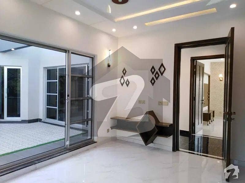 1 Kanal Luxury House Available For Sale In Bahria Town Lahore.