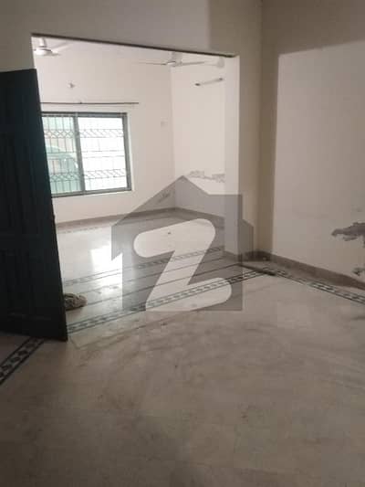 6marla 2beds DD Tvl Kitchen attached baths neat clean ground portion for rent in gulraiz housing phase 2