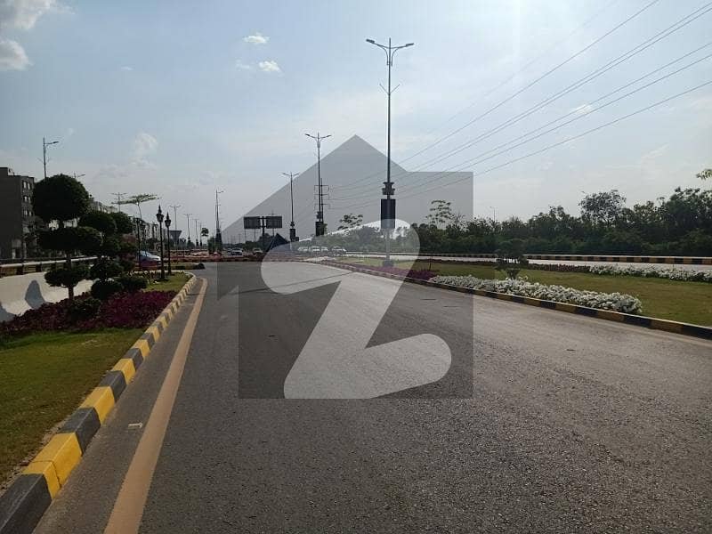 ڈی ایچ اے فیز 7 - بلاک ڈبلیو فیز 7,ڈیفنس (ڈی ایچ اے),لاہور میں 1 کنال رہائشی پلاٹ 4.0 کروڑ میں برائے فروخت۔