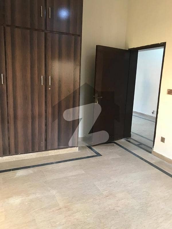 ویلینشیاء ہاؤسنگ سوسائٹی لاہور میں 4 کمروں کا 10 مرلہ مکان 1.2 لاکھ میں کرایہ پر دستیاب ہے۔