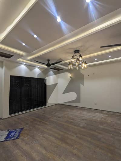 ڈی ایچ اے فیز 3 ڈیفنس (ڈی ایچ اے),لاہور میں 5 کمروں کا 15 مرلہ مکان 2.25 لاکھ میں کرایہ پر دستیاب ہے۔