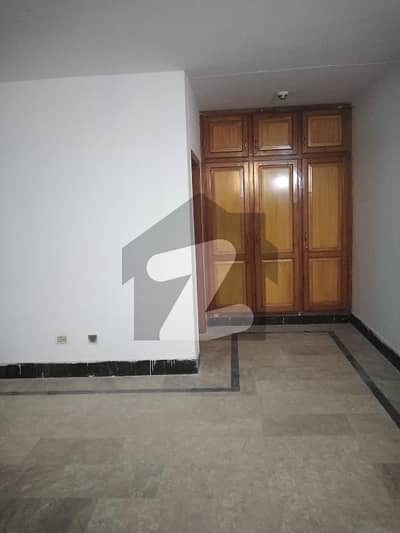 10Marla Ground floor available for rent