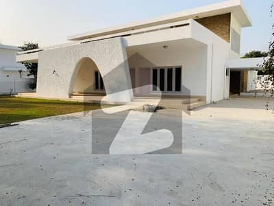 ایف ۔ 8 اسلام آباد میں 5 کمروں کا 4 کنال مکان 9.0 لاکھ میں کرایہ پر دستیاب ہے۔