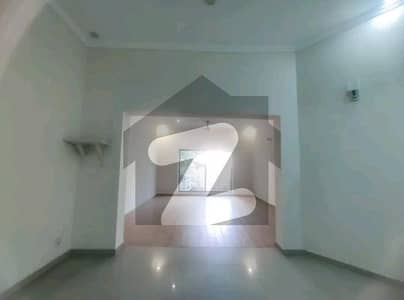 ڈی ایچ اے فیز 1 - بلاک پی فیز 1,ڈیفنس (ڈی ایچ اے),لاہور میں 4 کمروں کا 1 کنال مکان 1.3 لاکھ میں کرایہ پر دستیاب ہے۔