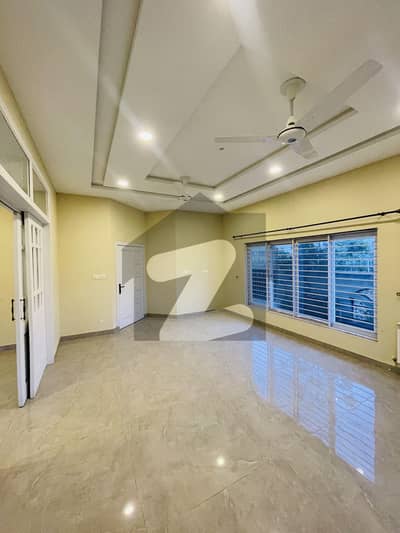 Kanal Luxury Ground+Basement Separate Gate Available For Rent