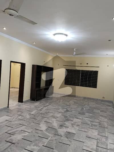 طارق گارڈنز ۔ بلاک بی طارق گارڈنز,لاہور میں 3 کمروں کا 1 کنال بالائی پورشن 75.0 ہزار میں کرایہ پر دستیاب ہے۔