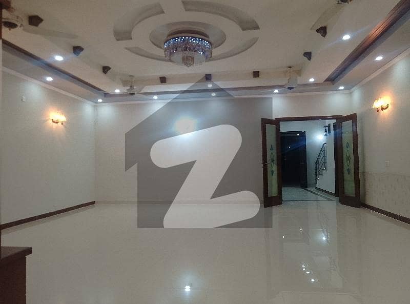 پی آئی اے ہاؤسنگ سکیم لاہور میں 3 کمروں کا 1 کنال بالائی پورشن 1.0 لاکھ میں کرایہ پر دستیاب ہے۔