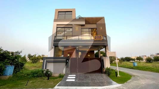 ڈی ایچ اے 9 ٹاؤن ڈیفنس (ڈی ایچ اے),لاہور میں 3 کمروں کا 5 مرلہ مکان 1.99 کروڑ میں برائے فروخت۔