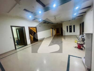 2 Kanal Beautiful Upper Portion Available For Rent Near Market And School.