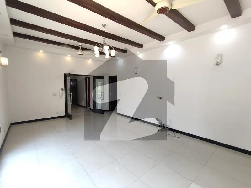 One Kanal Upper Portion With Separate Gate Available On Rent At DHA Phase 06 Lahore