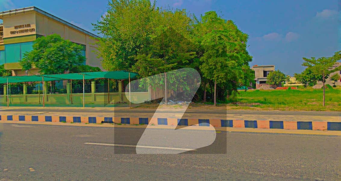 ڈی ایچ اے فیز 6 - بلاک ایم فیز 6,ڈیفنس (ڈی ایچ اے),لاہور میں 1 کنال رہائشی پلاٹ 4.95 کروڑ میں برائے فروخت۔