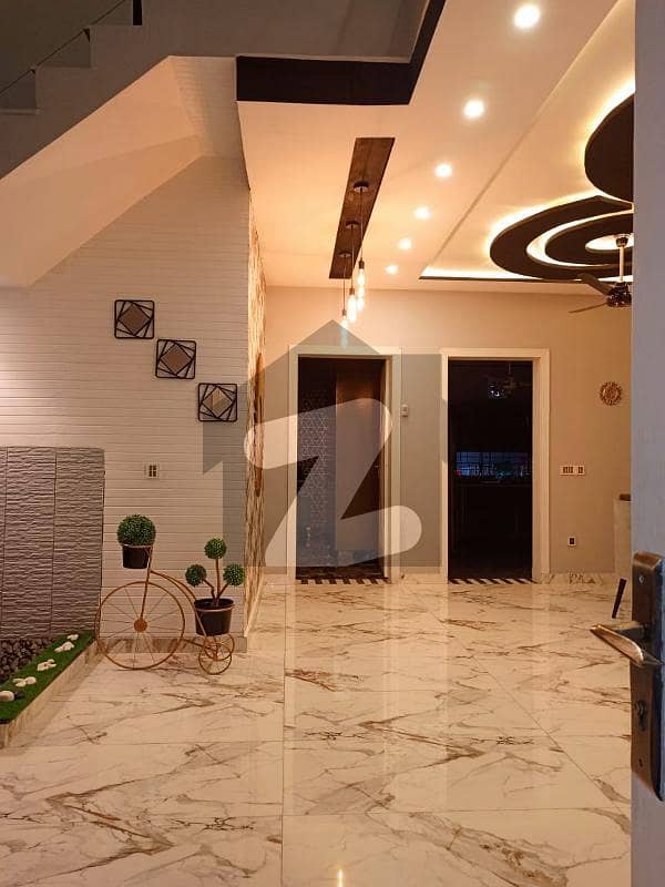 بحریہ آرچرڈ لاہور میں 3 کمروں کا 8 مرلہ مکان 2.15 کروڑ میں برائے فروخت۔