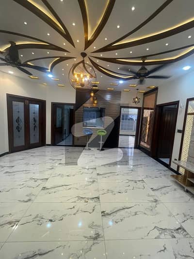 10 Marla brand New Luxurious Ground Portion For Rent Upper level Lock
