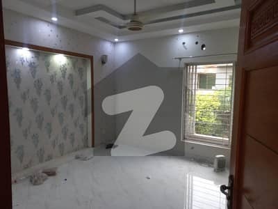 10 marla excellent 4bed double story house in wapda town