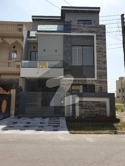 Lucrative Location 5 Marla House For Sale in Tariq Garden