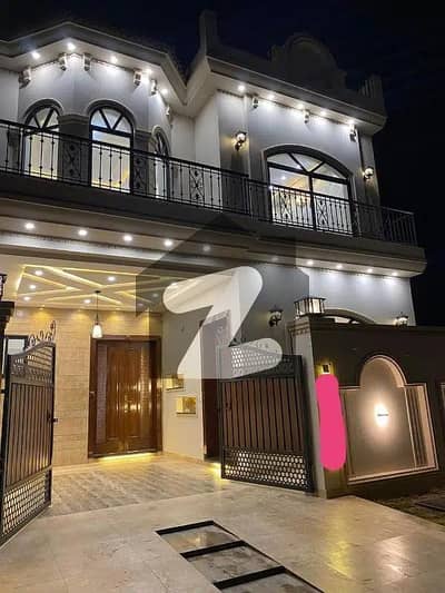 Prime Location Luxury Brand New Triple Story House Available For Sale Near Park N Market
