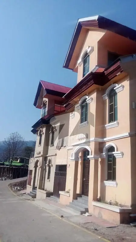 Fully Furnished and Running Guest House Business In Murree, European Style Building (12 Marla, 6 Marla Constructed, 6 Marla Open Space, 3 Floors, 8 Rooms with Attached Bath Rooms) ||||| Malika Kohsar Murree mein Zabardast Profitable Chalta Karobar