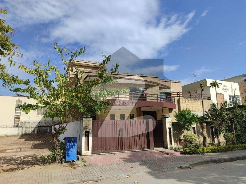بحریہ ٹاؤن راولپنڈی راولپنڈی میں 7 کمروں کا 1 کنال مکان 7.5 کروڑ میں برائے فروخت۔