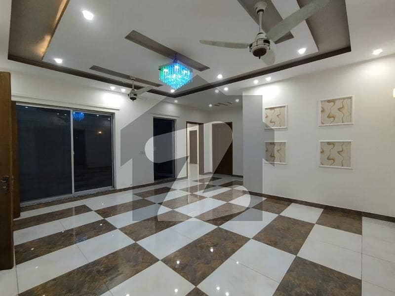 ڈی ایچ اے فیز 6 ڈیفنس (ڈی ایچ اے),لاہور میں 5 کمروں کا 1 کنال مکان 3.25 لاکھ میں کرایہ پر دستیاب ہے۔