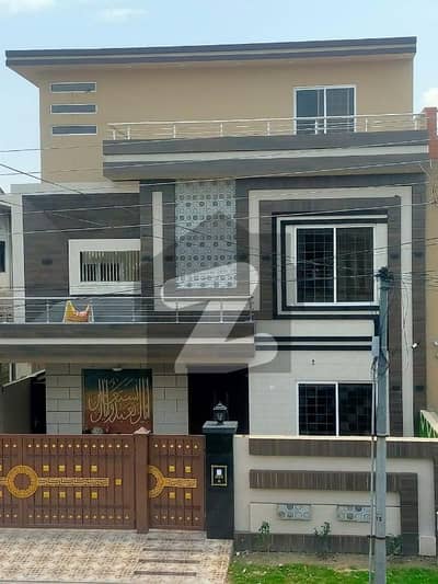 10 Marla Brand New House Near School, Mosque, Hospital, and Market For Sale in Central Park Society Lahore